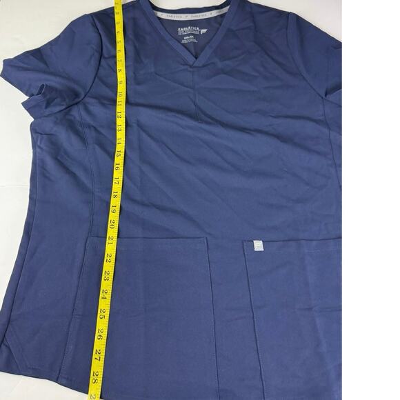 Fabletics Navy Blue Scrub Top - Women's XXL/1X - Pockets - Picture 3 of 8